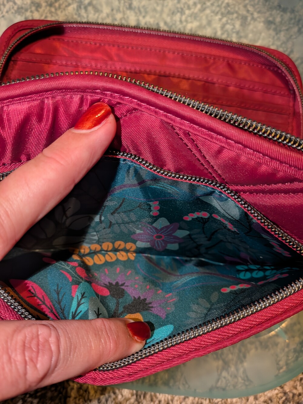 Lug Zeppelin Wristlet in Raspberry Rfid - Picture 6 of 6